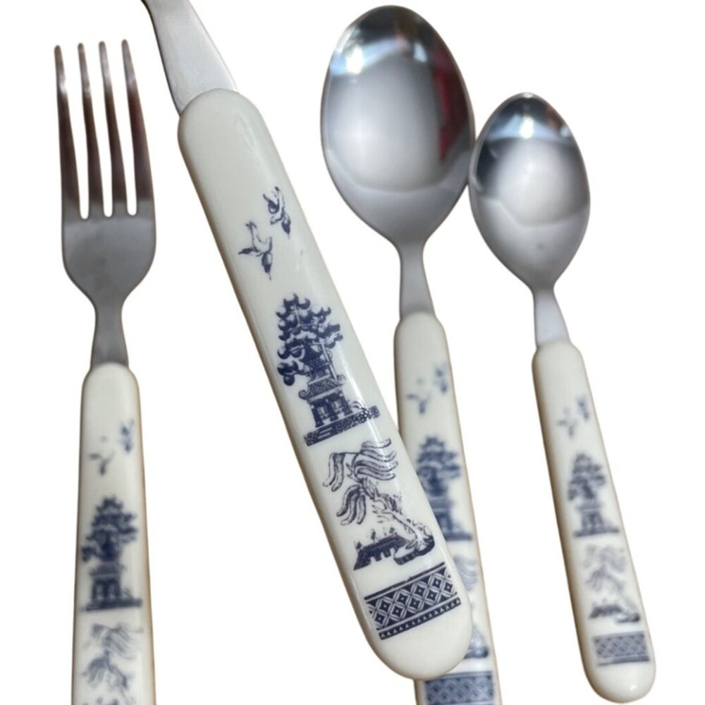 Vintage Blue Willow Pattern 4 Pc Place Setting Stainless Flatware Taiwan
